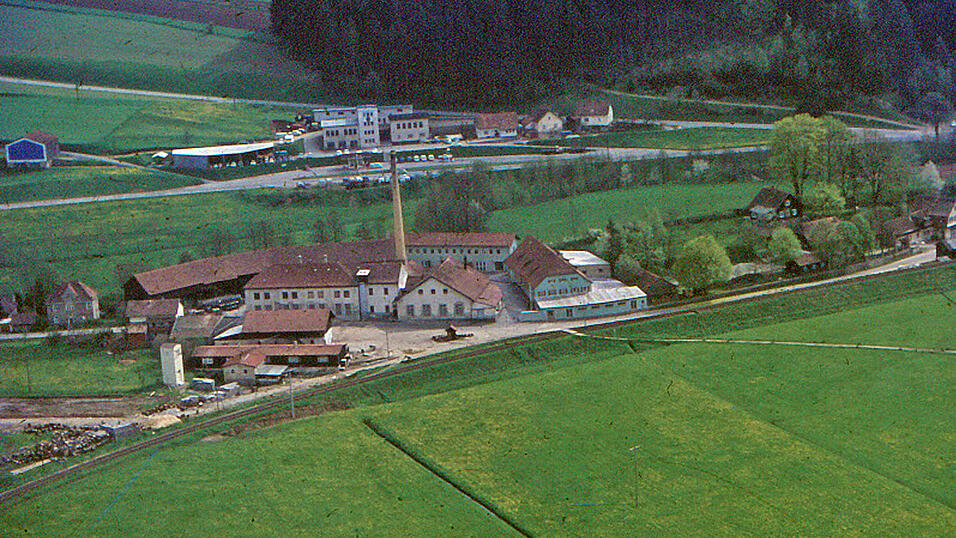 Das erste Kötztinger Autohaus bauten Karl Biller und Fritz Hobrack im Jahr 1953 zwischen Wettzeller und Arnbrucker Straße. Das erste Kötztinger Autohaus bauten Karl Biller und Fritz Hobrack im Jahr 1953 zwischen Wettzeller und Arnbrucker Straße.
