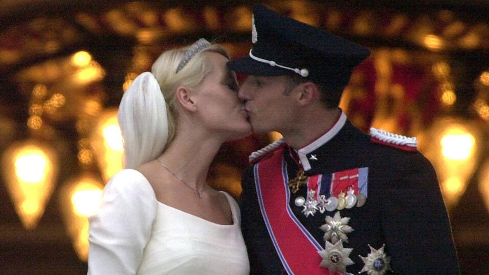 Vor 25 Jahren heirateten Mette-Marit und Haakon. (Archivbild) Vor 25 Jahren heirateten Mette-Marit und Haakon. (Archivbild)