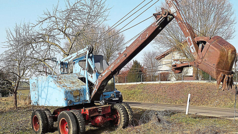 Ein St&uuml;ck Geschichte steht mit diesem 'Fuchs F 301' in einem Garten in Rudelzhausen.