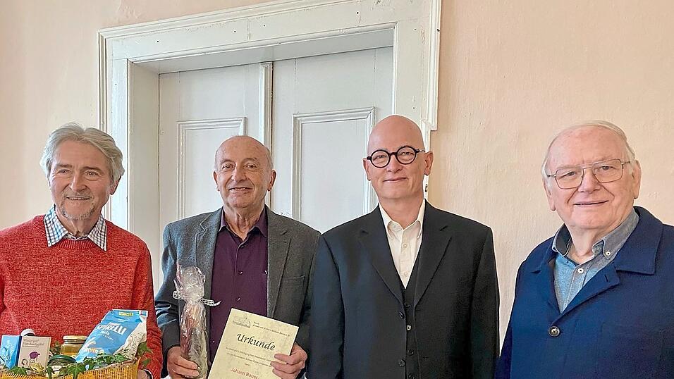 Dank und Anerkennung für ausgeschiedene Kräfte. Dank und Anerkennung für ausgeschiedene Kräfte.