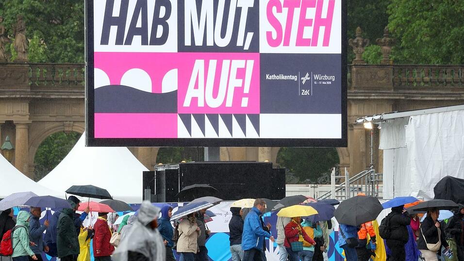 Zum Katholikentag in Würzburg kommen auch zahlreiche Politiker. (Archivbild) Zum Katholikentag in Würzburg kommen auch zahlreiche Politiker. (Archivbild)