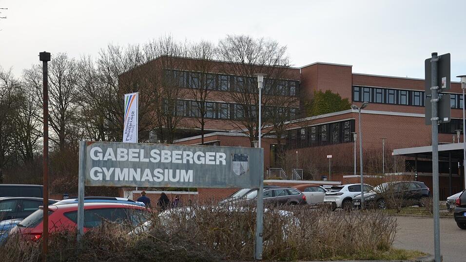 Das Gabelsberger Gymnasium bekommt zum kommenden Schuljahr Zuwachs von Sch&uuml;lern aus Geisenfeld. Die Aufnahme einer weiteren Eingangsklasse sei kein Problem, hei&szlig;t es aus dem Landratsamt Kelheim.