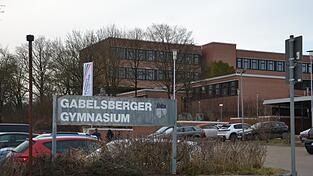 Das Gabelsberger Gymnasium bekommt zum kommenden Schuljahr Zuwachs von Sch&uuml;lern aus Geisenfeld. Die Aufnahme einer weiteren Eingangsklasse sei kein Problem, hei&szlig;t es aus dem Landratsamt Kelheim.