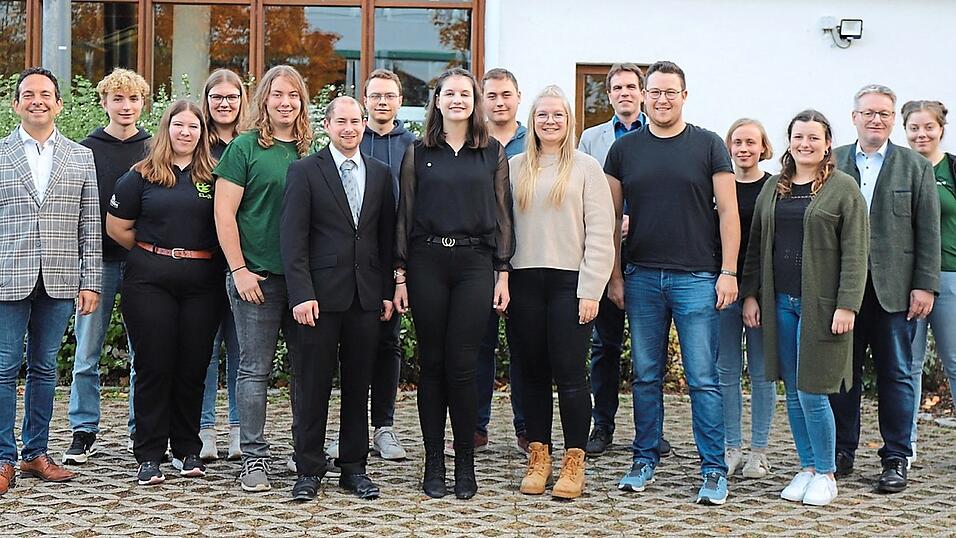 Die neugewählte Landkreisführung der Landjugend mit den Ehrengästen