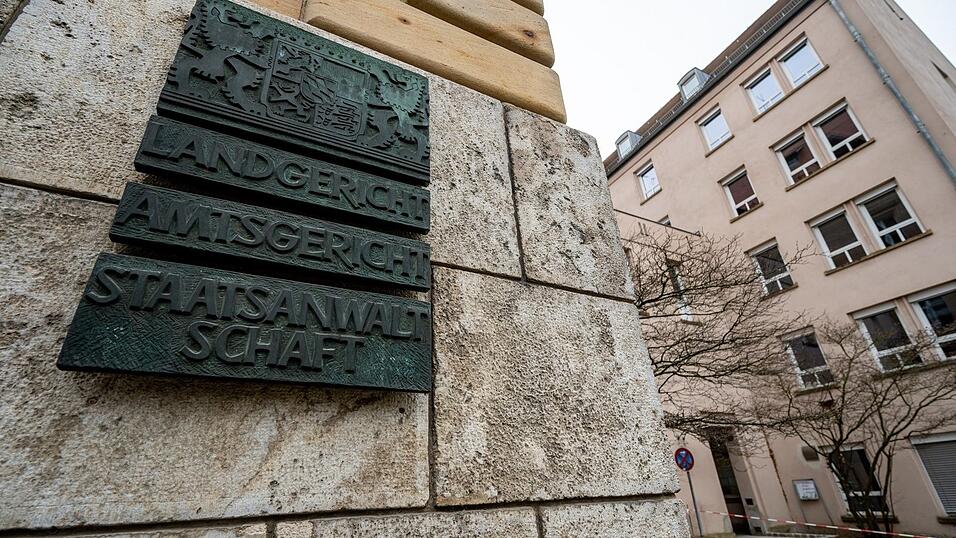 Der Hauptangeklagte in dem Prozess wegen erwerbs- und bandenmäßigen Betrugs und Wuchers ist ein heute 56-jähriger Geschäftsmann. (Archivfoto) Der Hauptangeklagte in dem Prozess wegen erwerbs- und bandenmäßigen Betrugs und Wuchers ist ein heute 56-jähriger Geschäftsmann. (Archivfoto)