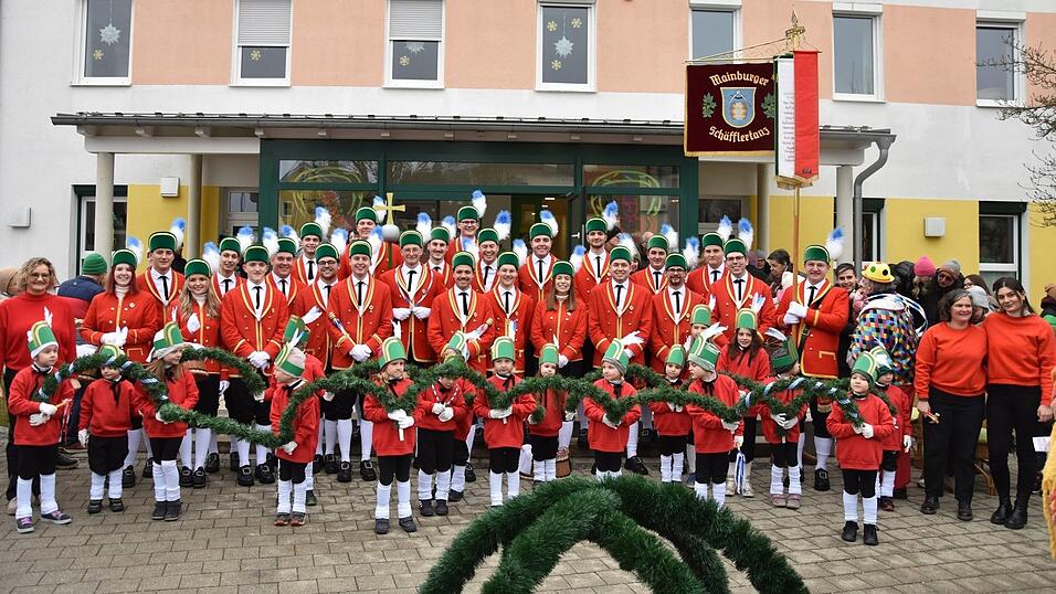 Junge Konkurrenz bekamen die Mainburger Sch&auml;ffler im Kinderhort, der selbst mit einer eigenen Tanzgruppe aufwartete. Um den Sch&auml;fflertanz im Jahre 2040 braucht es einem da nicht bang zu sein