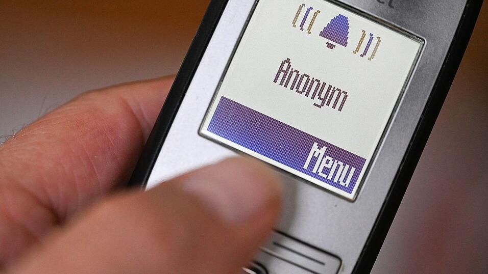 Ein Senior in Schwaben hat einen Schockanruf durchschaut und die Polizei gerufen. (Symbolbild) Ein Senior in Schwaben hat einen Schockanruf durchschaut und die Polizei gerufen. (Symbolbild)