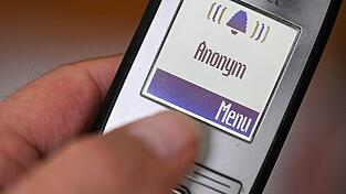 Ein Senior in Schwaben hat einen Schockanruf durchschaut und die Polizei gerufen. (Symbolbild) Ein Senior in Schwaben hat einen Schockanruf durchschaut und die Polizei gerufen. (Symbolbild)