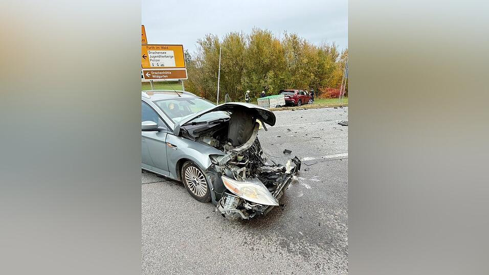 ... und der Ford &bdquo;Mondeo&ldquo; des tschechischen Unfallverursachers.