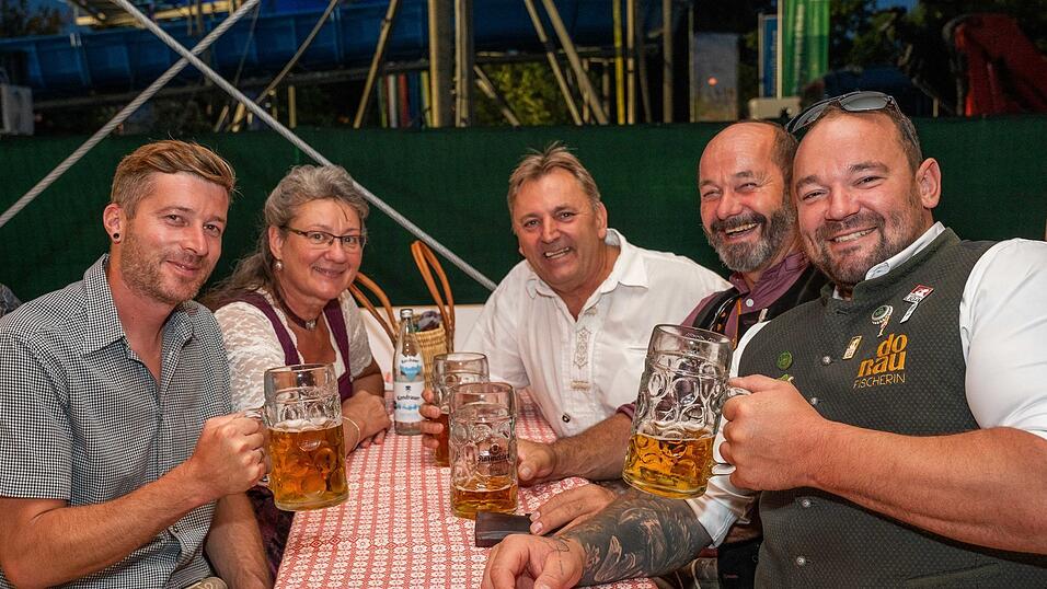 Die Partybilder vom Sonntag, 16. August, aus dem Festzelt Greindl. Die Partybilder vom Sonntag, 16. August, aus dem Festzelt Greindl.