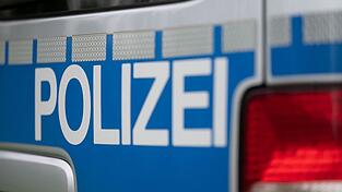 Der Polizeibus war auf dem Weg zur Justizvollzugsanstalt N&uuml;rnberg. (Symbolbild)