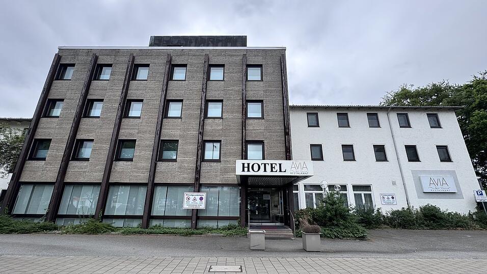 Seit Oktober 2024 ist das Avia-Hotel in der Frankenstra&szlig;e verwaist. Ein Immobilienunternehmen will dort bis zu 110 Wohnungen schaffen.