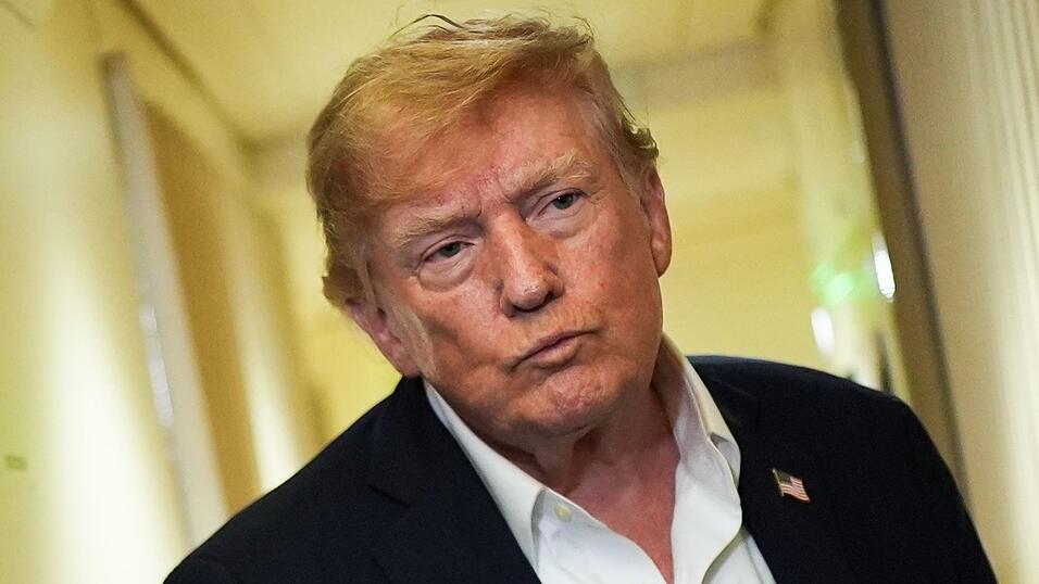 Trump hatte den ukrainischen Präsidenten Wolodymyr Selenskyj erst am Vortag aufgerufen, Angriffe auf russische Raffinerien einzustellen. (Archivbild) Trump hatte den ukrainischen Präsidenten Wolodymyr Selenskyj erst am Vortag aufgerufen, Angriffe auf russische Raffinerien einzustellen. (Archivbild)