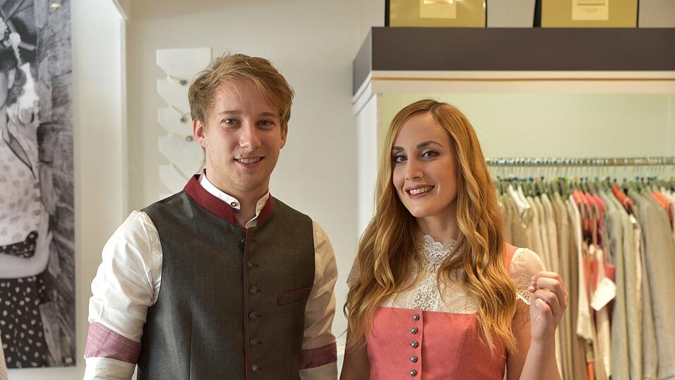 Koralle gehört neben einem satten Gelbton ebenfalls zu den Trendfarben. Bei Männern liegt nach wie vor rot im Trend.