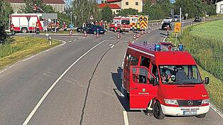 Bei dem Unfall wurden zwei Menschen verletzt. Bei dem Unfall wurden zwei Menschen verletzt.