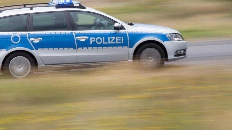 Der Täter ist seit dem versuchten Überfall auf eine Freisinger Tankstelle auf der Flucht. (Symbolbild) Der Täter ist seit dem versuchten Überfall auf eine Freisinger Tankstelle auf der Flucht. (Symbolbild)