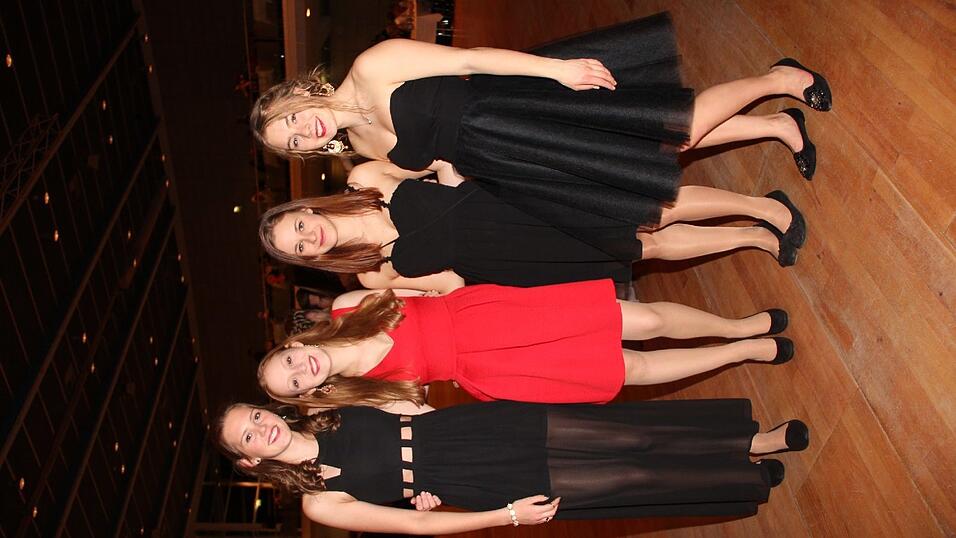 Die Bilder vom Abschlussball der Tanzschule Seidel in der Fraunhofer-Halle am 28. November. Die Bilder vom Abschlussball der Tanzschule Seidel in der Fraunhofer-Halle am 28. November.