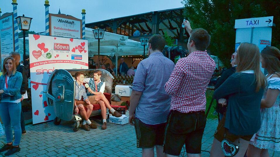 Die 16. Ausgabe der Single-Couch begann am Freitag.