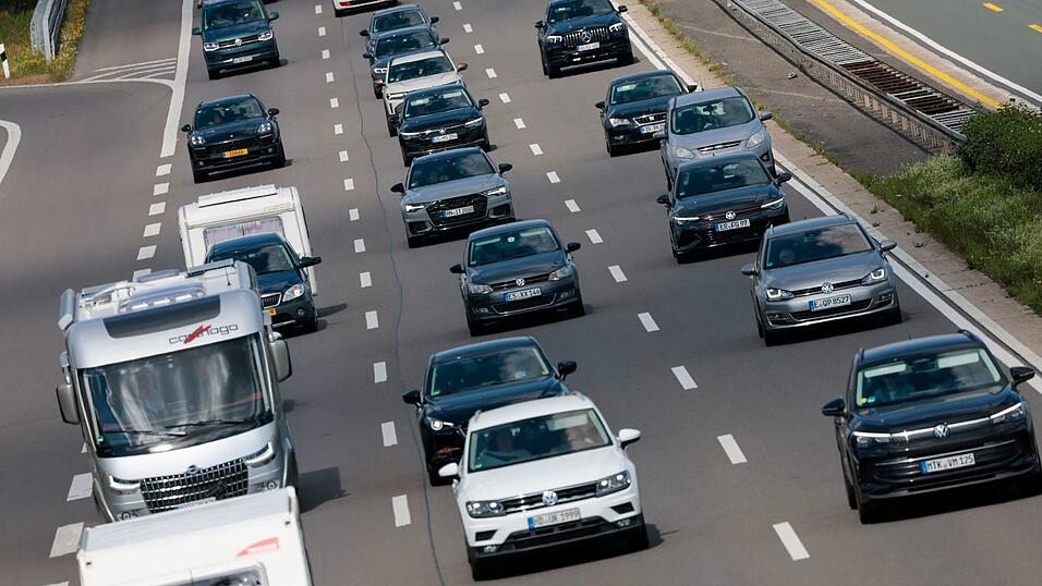 In Deutschland sind im M&auml;rz deutlich mehr Autos neu zugelassen worden als im Vorjahresmonat. (Archivbild)