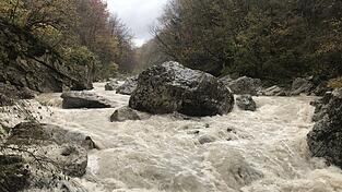 Starkregen, Hochwasser, Steinschlag - das Klima in den Alpen verändert sich. Und mit ihm die Anforderungen an Bergsportler. Starkregen, Hochwasser, Steinschlag - das Klima in den Alpen verändert sich. Und mit ihm die Anforderungen an Bergsportler.