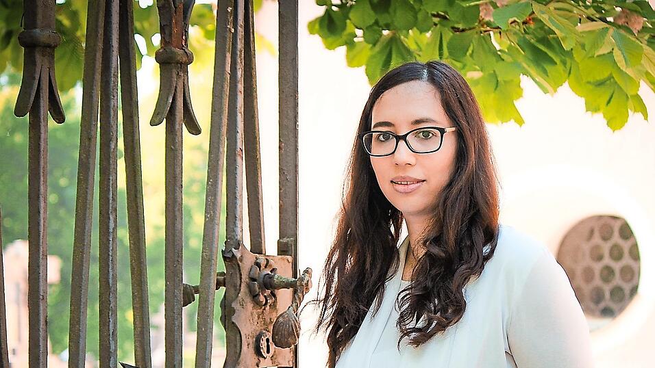 Jenifer Reinhardt aus Cham ist freie Traurednerin. Sie unterst&uuml;tzt Trauungen au&szlig;erdem musikalisch mit Gesang und Klavier.