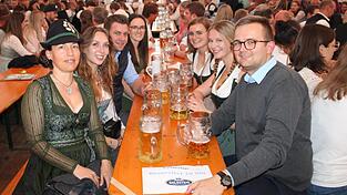 Die Goldsteig.Mitarbeiter in Feierlaune.