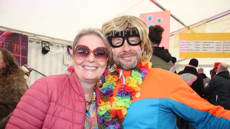 Viele Faschings-Fans haben sich am Samstag den Umzug in Langenbach angesehen. Viele Faschings-Fans haben sich am Samstag den Umzug in Langenbach angesehen.