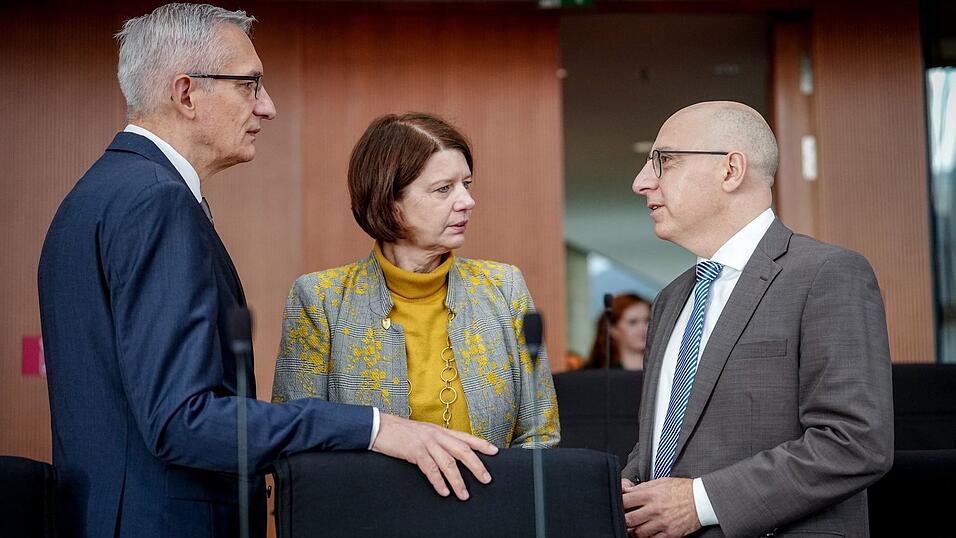 Öffentliche Anhörung der Präsidenten der Nachrichtendienste Öffentliche Anhörung der Präsidenten der Nachrichtendienste