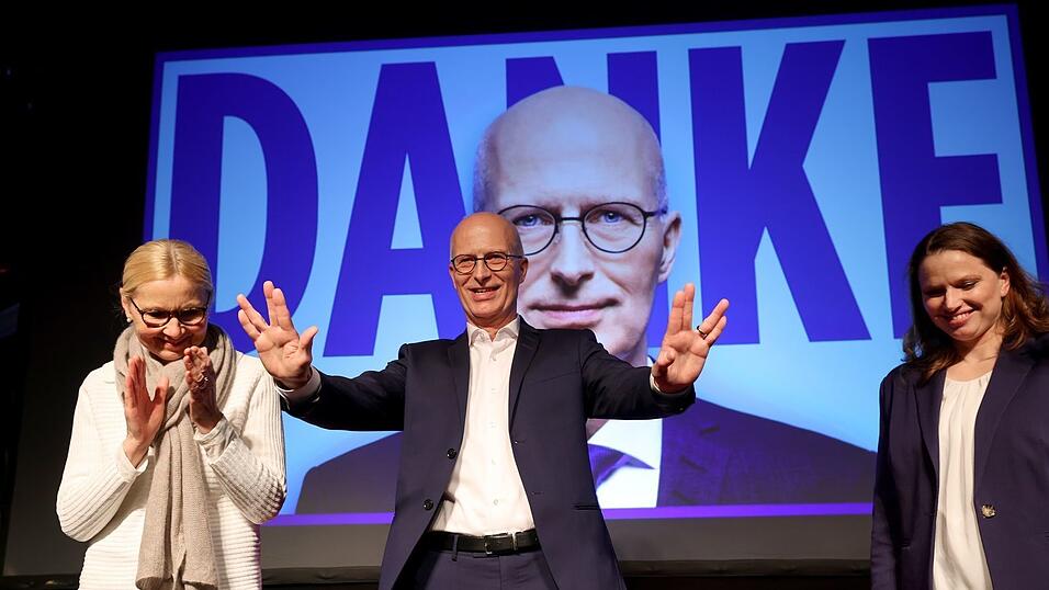 Peter Tschentscher kann nach dem Sieg seiner SPD bei der Bürgerschaftswahl auch die nächsten fünf Jahre Hamburgs Erster Bürgermeister bleiben. Peter Tschentscher kann nach dem Sieg seiner SPD bei der Bürgerschaftswahl auch die nächsten fünf Jahre Hamburgs Erster Bürgermeister bleiben.
