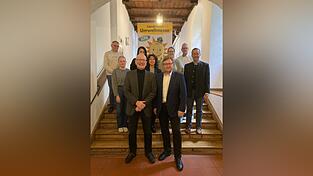 Pilgerführer Heinz Rehberg, Stefanie Möller, Anna Nowak, Markus Förster (hinten von links), Hanna Franz vom LZ-Marketing, Annegret Weise-Melcher, Oliver Klosa, Alexander Putz und Rudolf Schnur Pilgerführer Heinz Rehberg, Stefanie Möller, Anna Nowak, Markus Förster (hinten von links), Hanna Franz vom LZ-Marketing, Annegret Weise-Melcher, Oliver Klosa, Alexander Putz und Rudolf Schnur