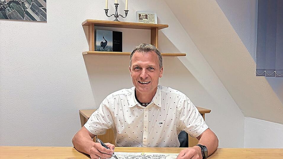 Hat sich bereits gut eingearbeitet: der neue Attenhofener Bürgermeister Michael Senger. Hat sich bereits gut eingearbeitet: der neue Attenhofener Bürgermeister Michael Senger.