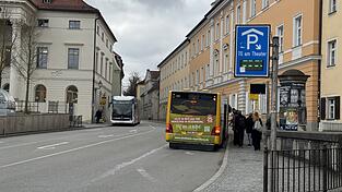 Weil die aktuelle Verkehrssituation am Bismarckplatz als suboptimal gilt, plant die Verwaltung eine Neukonzipierung der Bushaltestellen.