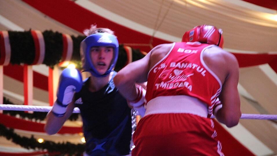 Im Lechner-Festzelt hie&szlig; es am Sonntag wieder 'Let&acute;s get ready to rumble'.