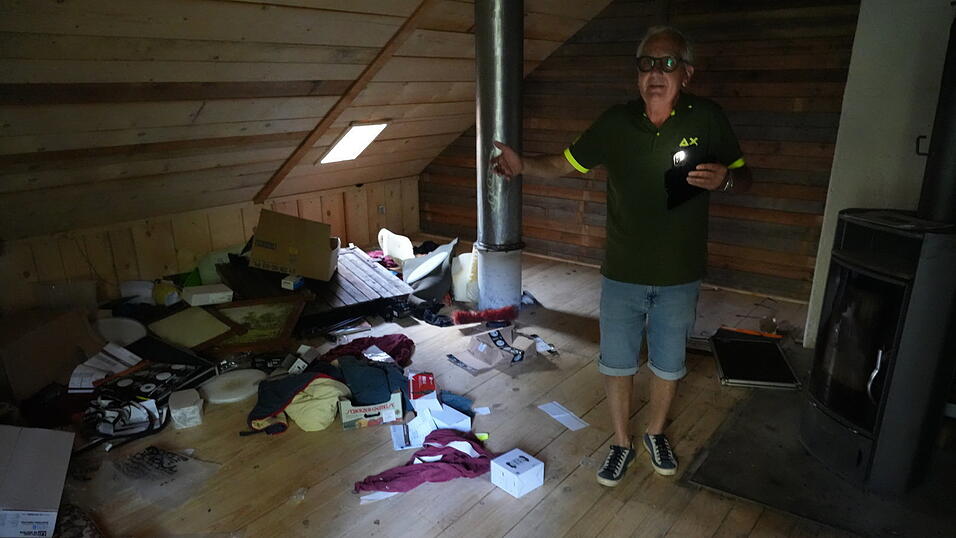 Ammer auf dem Dachboden.