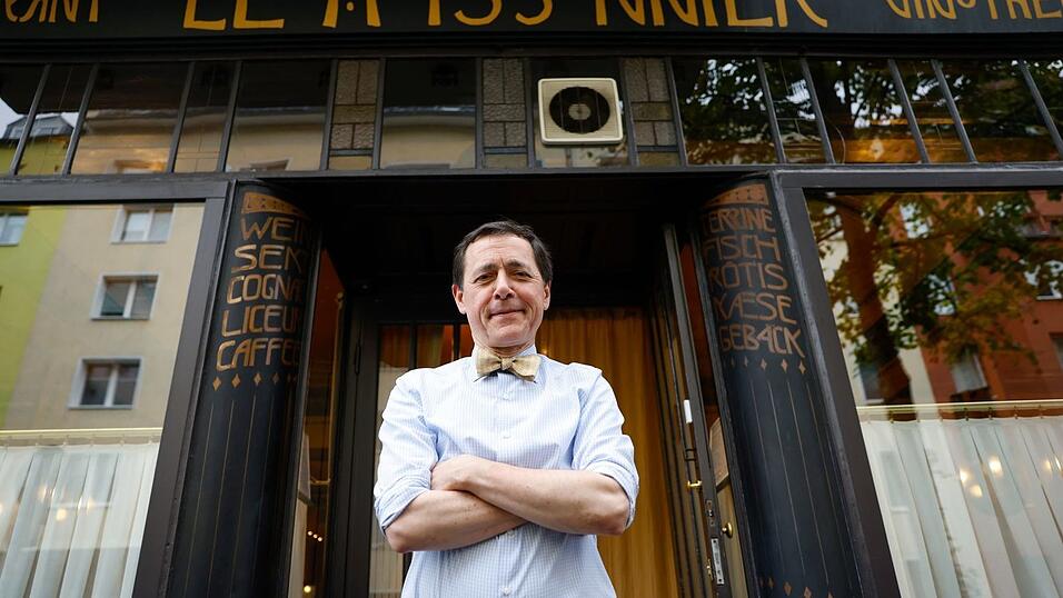 Vincent Moissonnier steht vor seinem Sterne-Bistro «Le Moissonnier», einem kleinen Stück Paris mitten in Köln. Vincent Moissonnier steht vor seinem Sterne-Bistro «Le Moissonnier», einem kleinen Stück Paris mitten in Köln.