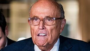 New Yorks Ex-B&uuml;rgermeister Rudy Giuliani liegt einem Sprecher zufolge in kritischem Zustand im Krankenhaus. (Archivbild)