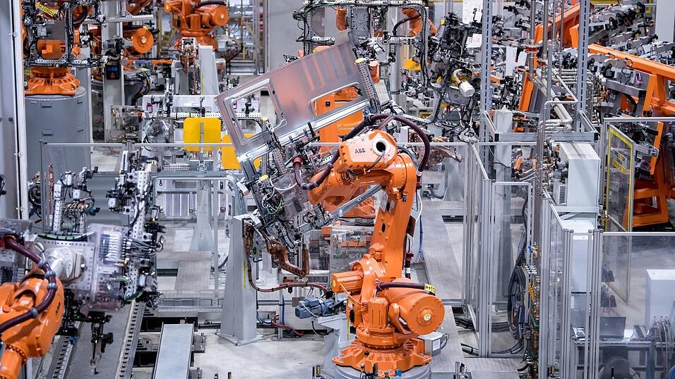 Die Industrie spielt für die bayerische Wirtschaft nach wie vor eine zentrale Rolle. (Archivbild)