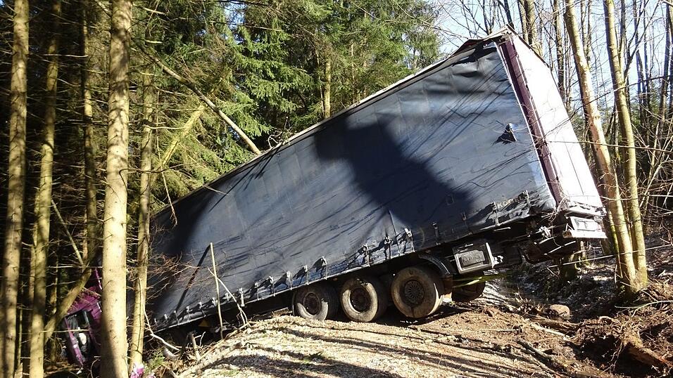 Auf der B11 zwischen Gotteszell und Grafling ereignete sich ein Verkehrsunfall.