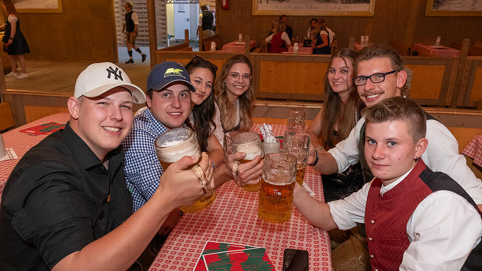 Die Partybilder vom Sonntag, 13. August 2023, aus dem Festzelt Krönner. Die Partybilder vom Sonntag, 13. August 2023, aus dem Festzelt Krönner.