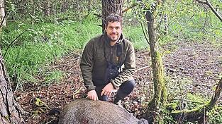 Auf einer Wiese am Waldrand war es André Notka möglich, einen sicheren Schuss auf das Wildschwein abzugeben.