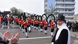 Da kommt Freude auf: Dem Ehrentanzmeister Hans Spenger zu ehren die Spenger-Laube. Da kommt Freude auf: Dem Ehrentanzmeister Hans Spenger zu ehren die Spenger-Laube.