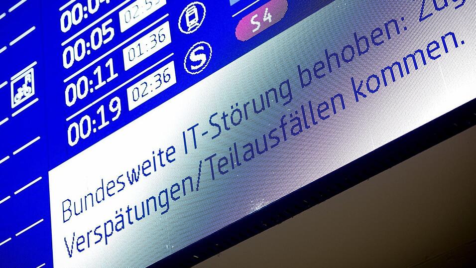 Der Bahnverkehr war wegen einer Funkstörung eingestellt. Der Bahnverkehr war wegen einer Funkstörung eingestellt.
