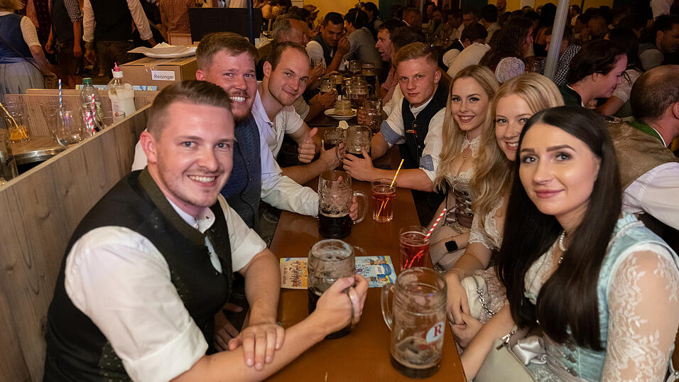 Die Partybilder vom Montag, 14. August 2023, aus dem Festzelt Reisinger. Die Partybilder vom Montag, 14. August 2023, aus dem Festzelt Reisinger.