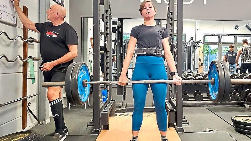 Ebenfalls eine super Leistung zeigte danach Corinna Aschenbrenner, die 110 Kilogramm zog.