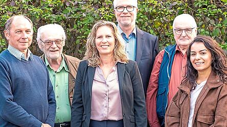 Die designierte B&uuml;rgermeisterkandidatin der &Ouml;DP, Annette Setzensack (3. v. l.), mit den Mitgliedern des Ortsvorstands (v. l.): dritter B&uuml;rgermeister Konrad P&ouml;ppel, Alfons Fritsch, Vorsitzender Peter Gogl, Walter Gabriel und zweite Vorsitzende Gamze Caglar.