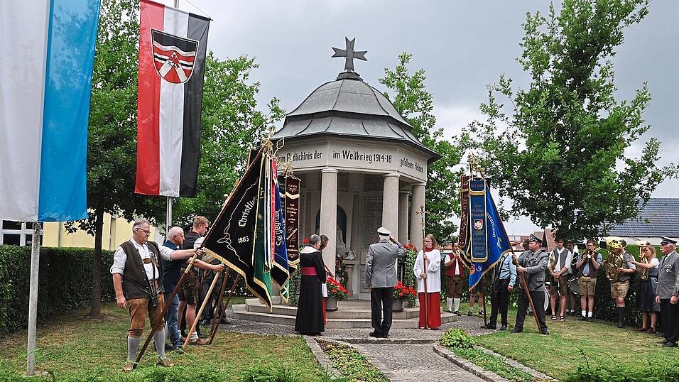 Die Gedenkfeier am Kriegerdenkmal bildete am Freitag den Auftakt der Festlichkeiten.