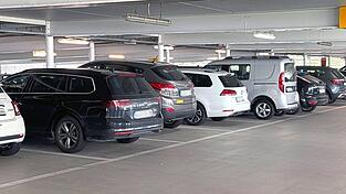 Die Stellplatzablöse ist eine Zahlung an eine Gemeinde, die einen Bauherrn von der Pflicht befreit, notwendige Stellplätze für Fahrzeuge auf seinem Grundstück zu bauen oder zu sichern. (Symbolfoto)