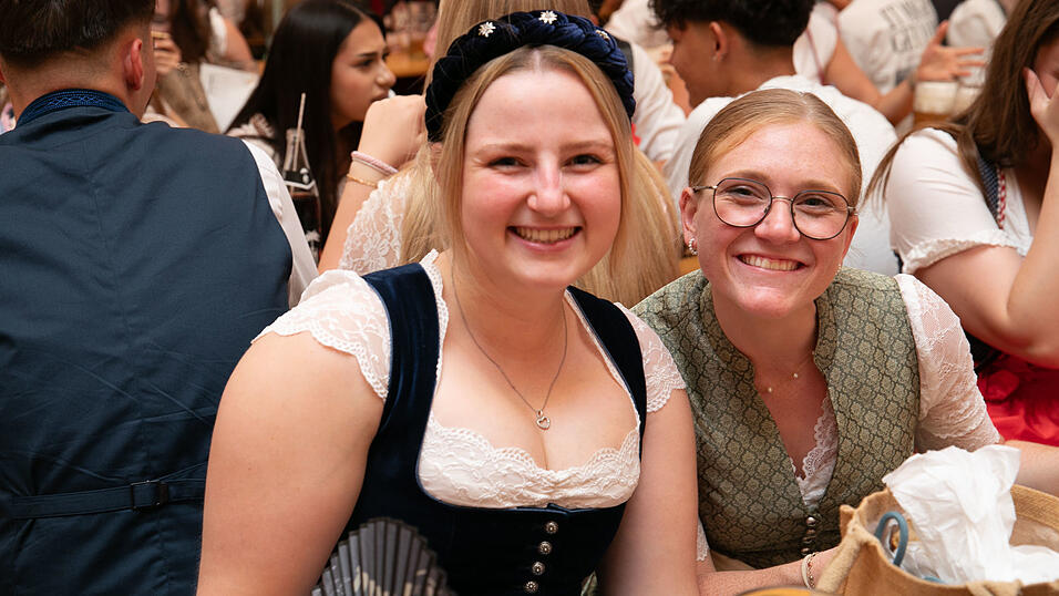 Das sind die Partybilder vom Dienstag, 12. August, aus dem Festzelt Nothaft. Das sind die Partybilder vom Dienstag, 12. August, aus dem Festzelt Nothaft.