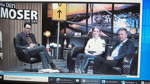 Rund um die bevorstehende A3-Vollsperrung drehte sich das „Frag den Moser Spezial“ mit PHK Johanna Vogl und Helmut Maier von der Autobahn GmbH. Rund um die bevorstehende A3-Vollsperrung drehte sich das „Frag den Moser Spezial“ mit PHK Johanna Vogl und Helmut Maier von der Autobahn GmbH.