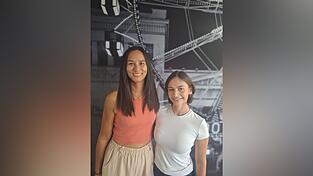 Die Münchnerinnen Christine Kruse (l.) und Alliyah sind in ihren Zwanzigern an Krebs erkrankt. Sie berichten davon, wie das psychische Leid von jungen Krebspatienten oft übersehen wird. Die Münchnerinnen Christine Kruse (l.) und Alliyah sind in ihren Zwanzigern an Krebs erkrankt. Sie berichten davon, wie das psychische Leid von jungen Krebspatienten oft übersehen wird.